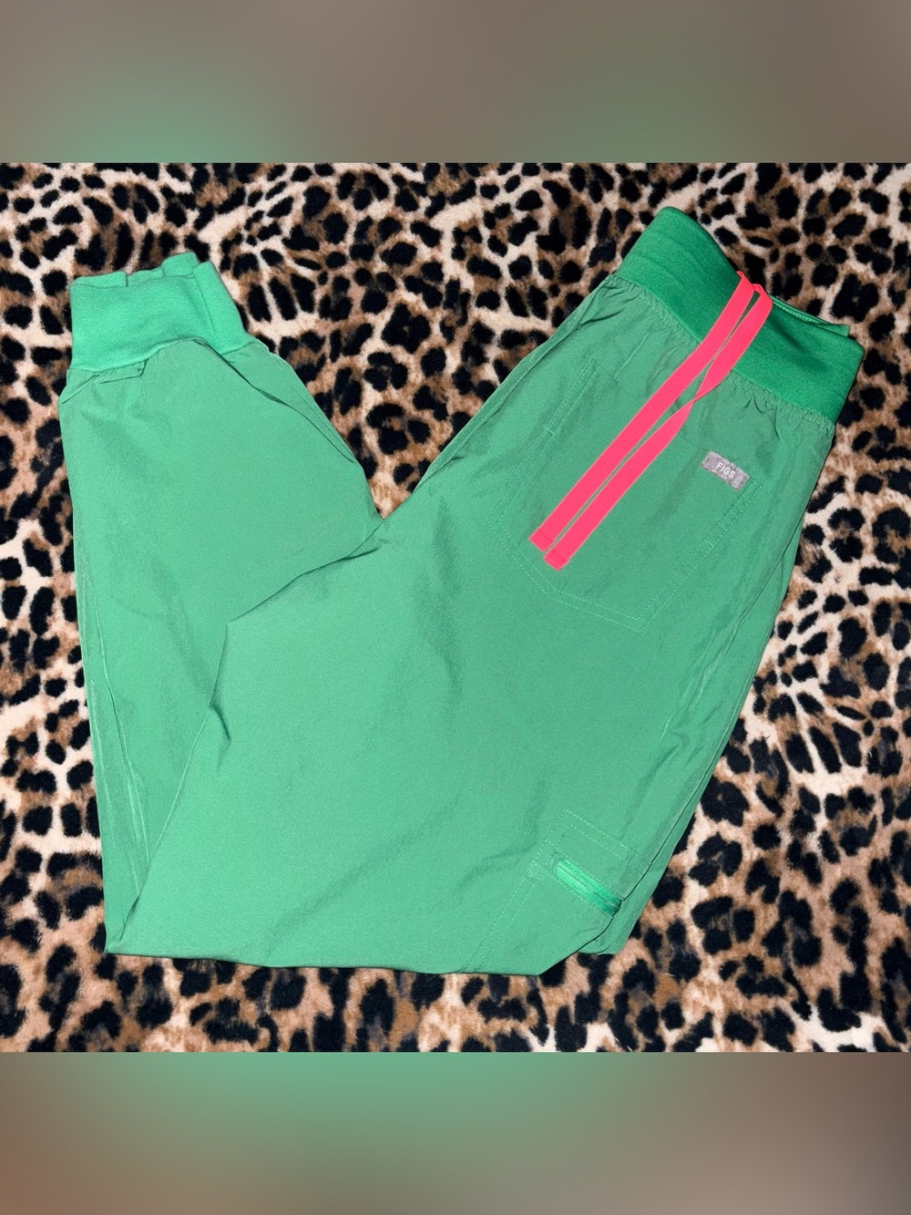 FIGS Women’s Medium Petite FREEx Safety Green HW Zamora Jogger PO# 2568